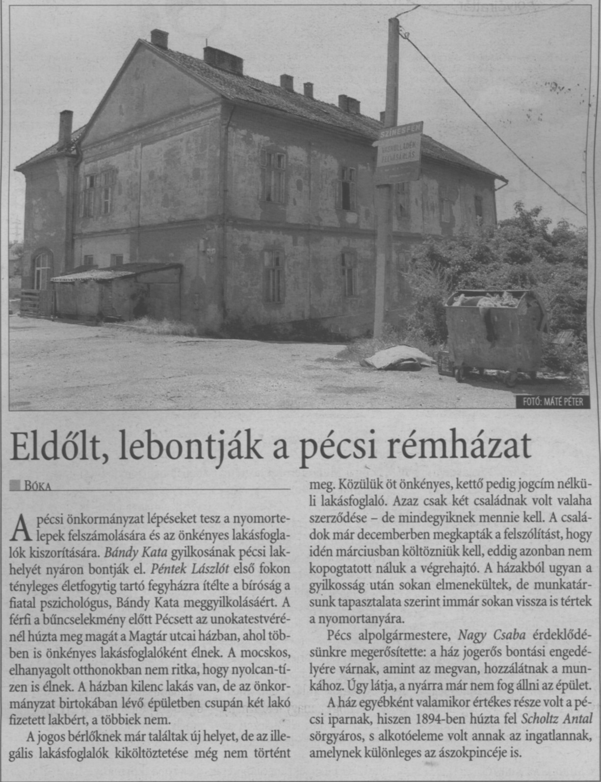 Eldőlt, lebontják a pécsi rémházat