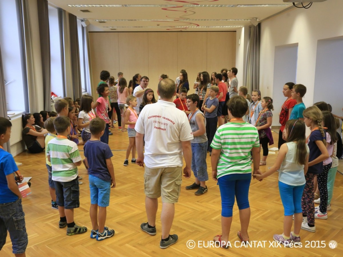 Pécs Europa Cantat műhelyek - a1 Énekelj, táncolj és játssz